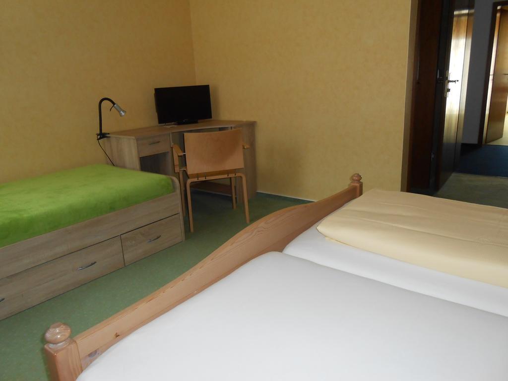 Landgasthof Schutzen Hotel Tengen Room photo