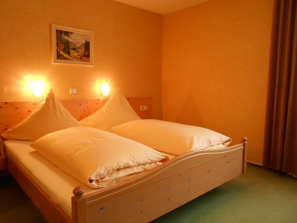 Landgasthof Schutzen Hotel Tengen Room photo